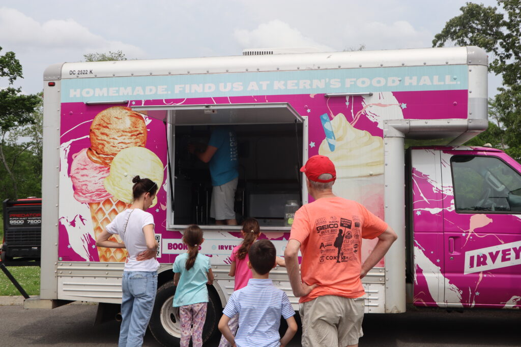 Irveys Ice Cream Co Knoxville Ice Cream Truck Serve Scoops Shakes Popsicles